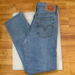 Levi’s Wedgie Straight Jeans 28